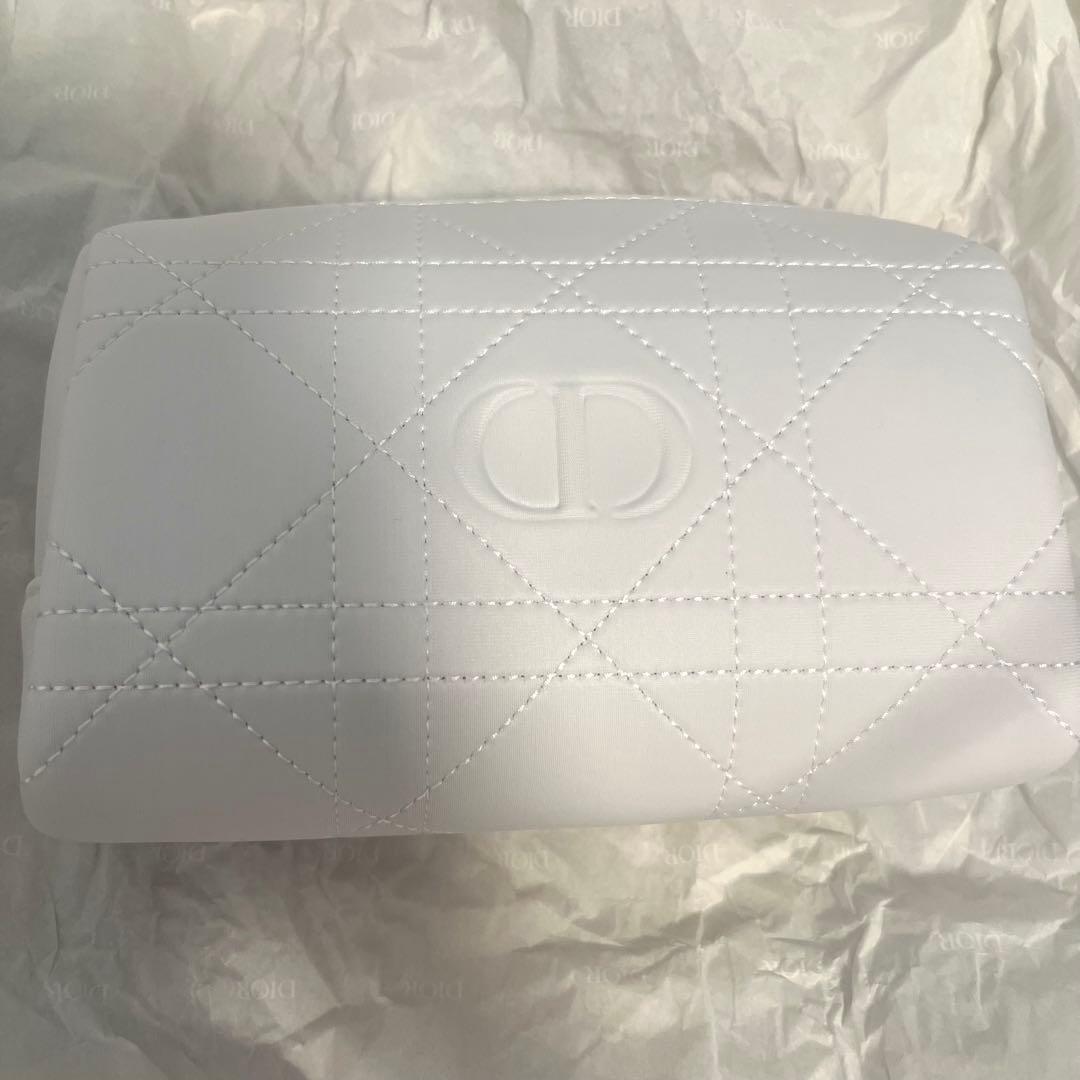 ディオールスノーエッセンスコフレ ポーチ付き