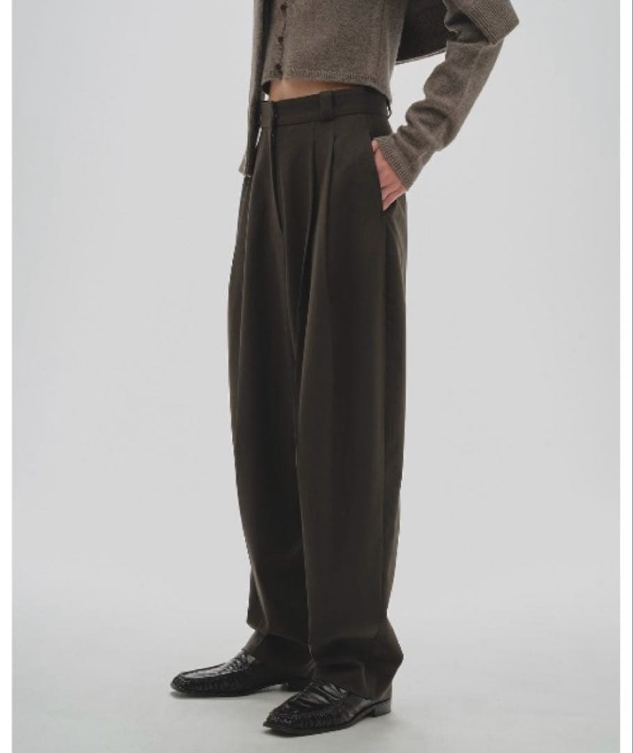 TODAYFUL Tapered Tuck Trousers ダークグレー