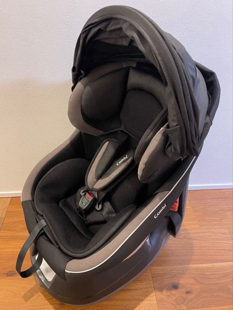 新生児対応　コンビ　クルムーヴ スマートエッグショック 回転式　チャイルドシート