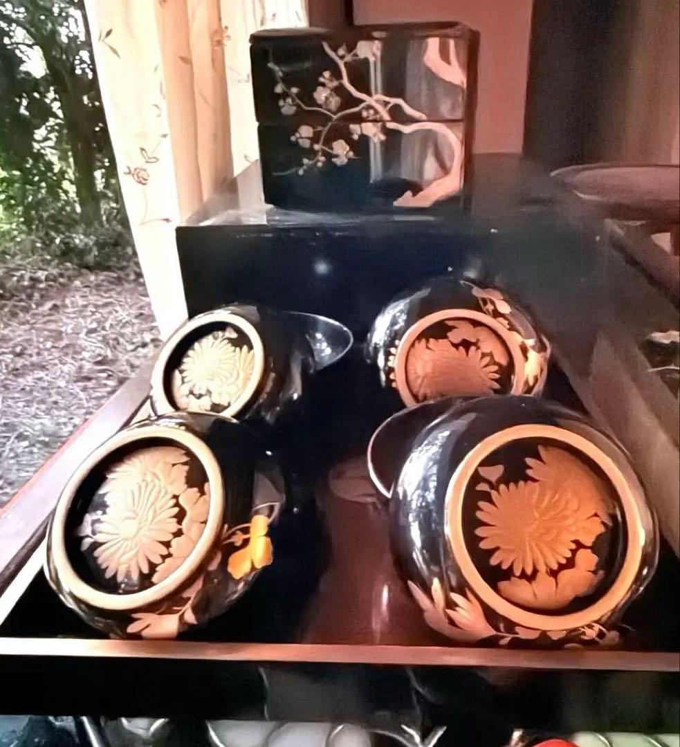 2215様感謝‼️めでたい吉兆JAPAN 特産　輪島塗天然木『菊&蝶』金縁黒椀2客