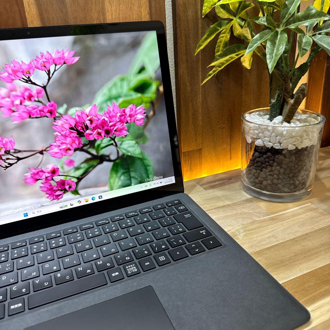 大人気‼️Surface Laptop2☘ブラック☘タッチパネル式☘ノートパソコン