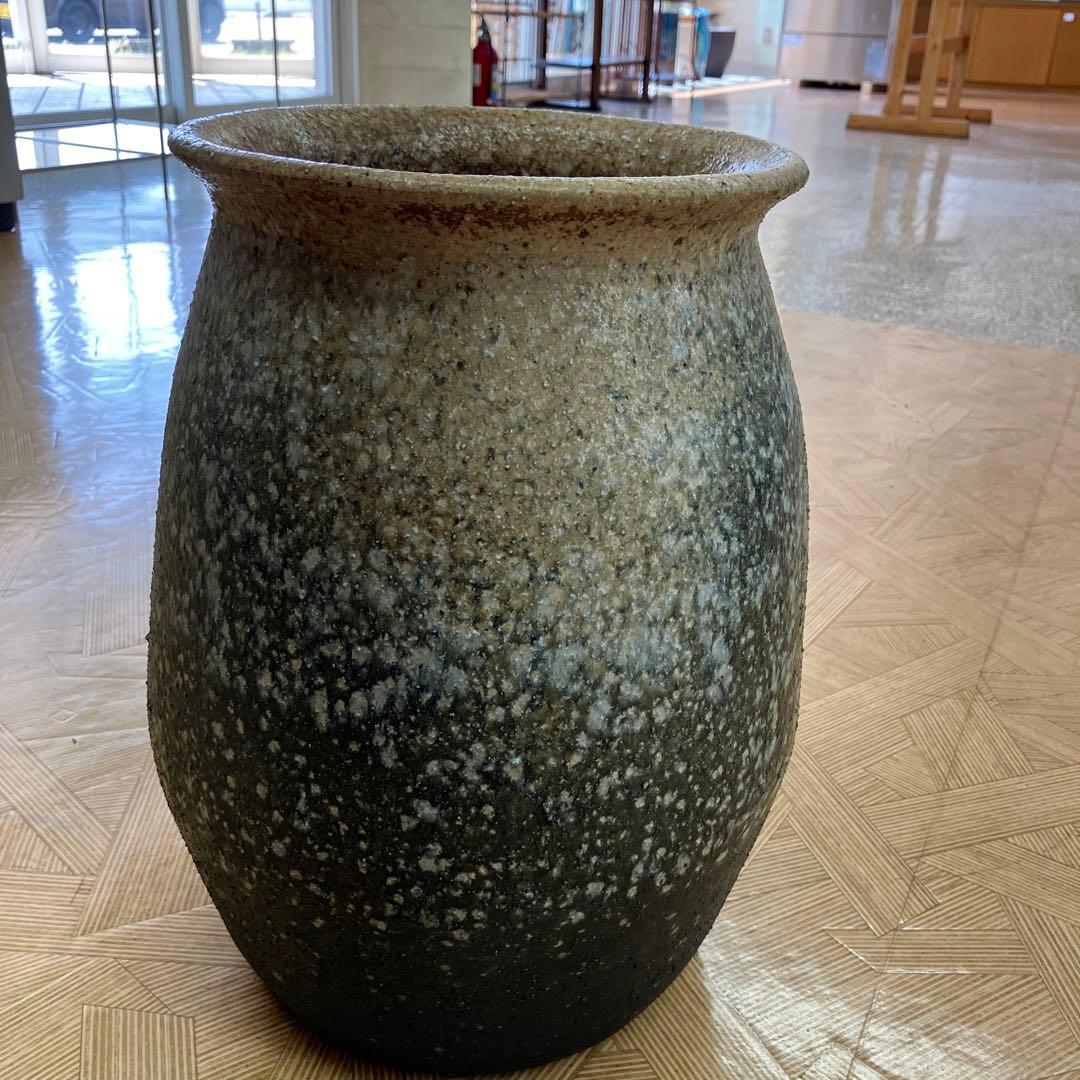 お値下げしました。信楽焼白古壺型傘立て