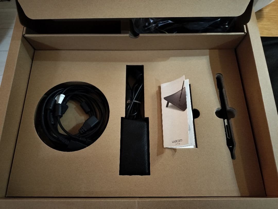 【動作確認済】Cintiq16ワコム液タブ（DTK1660K0D）