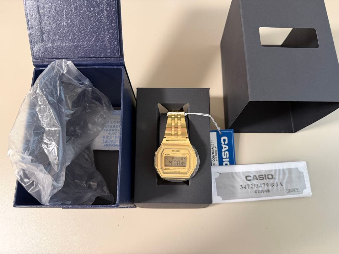 カシオ　CASIO PREMIUMシリーズ　ゴールド　新品　A1000G-9JF