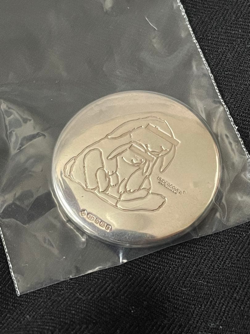 ひ*ー様 undercover bunny シルバー バッジ