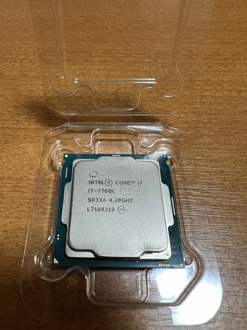 Intel Core i7-7700K CPUクーラー付き