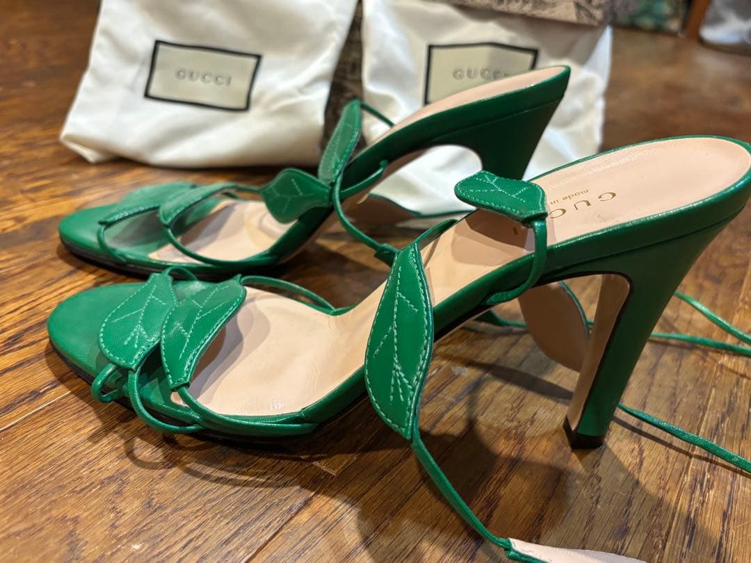 GUCCI グリーン ストラップヒールサンダル