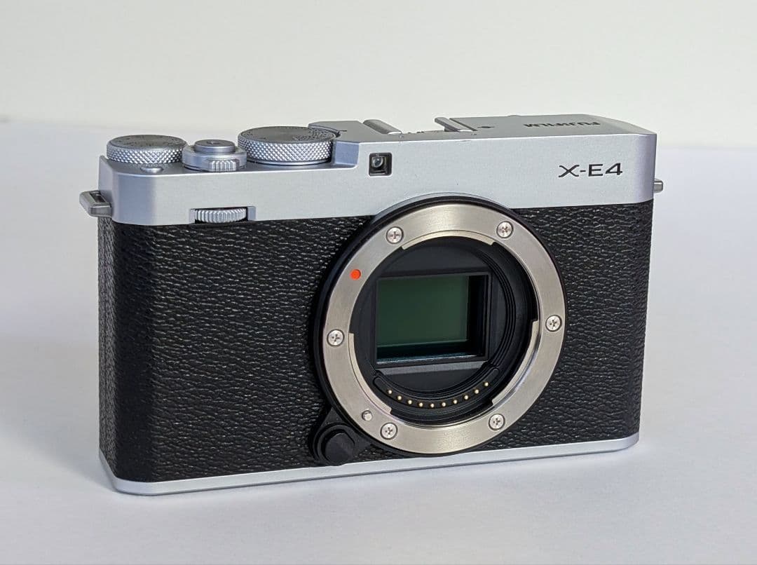 FUJIFILM X-E4 ミラーレスデジタルカメラ レンズキット シルバー