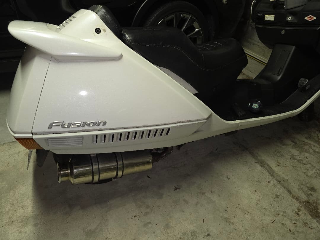 フュージョン　社外マフラー　取り付け金具付き