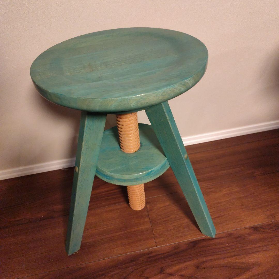 青緑色の木製スピンチェア　ロータイプ