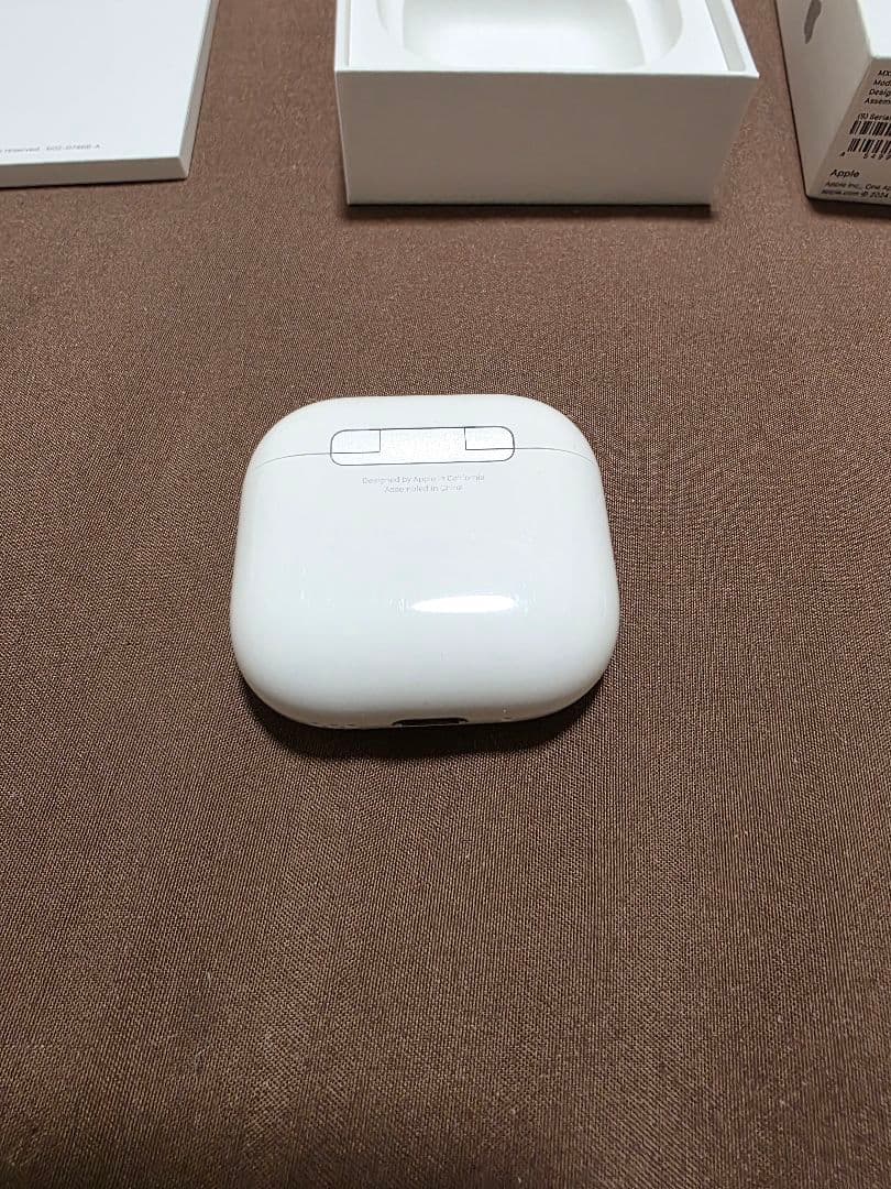 Airpods 4(第4世代　アクティブノイズ キャンセリング搭載モデル)ANC