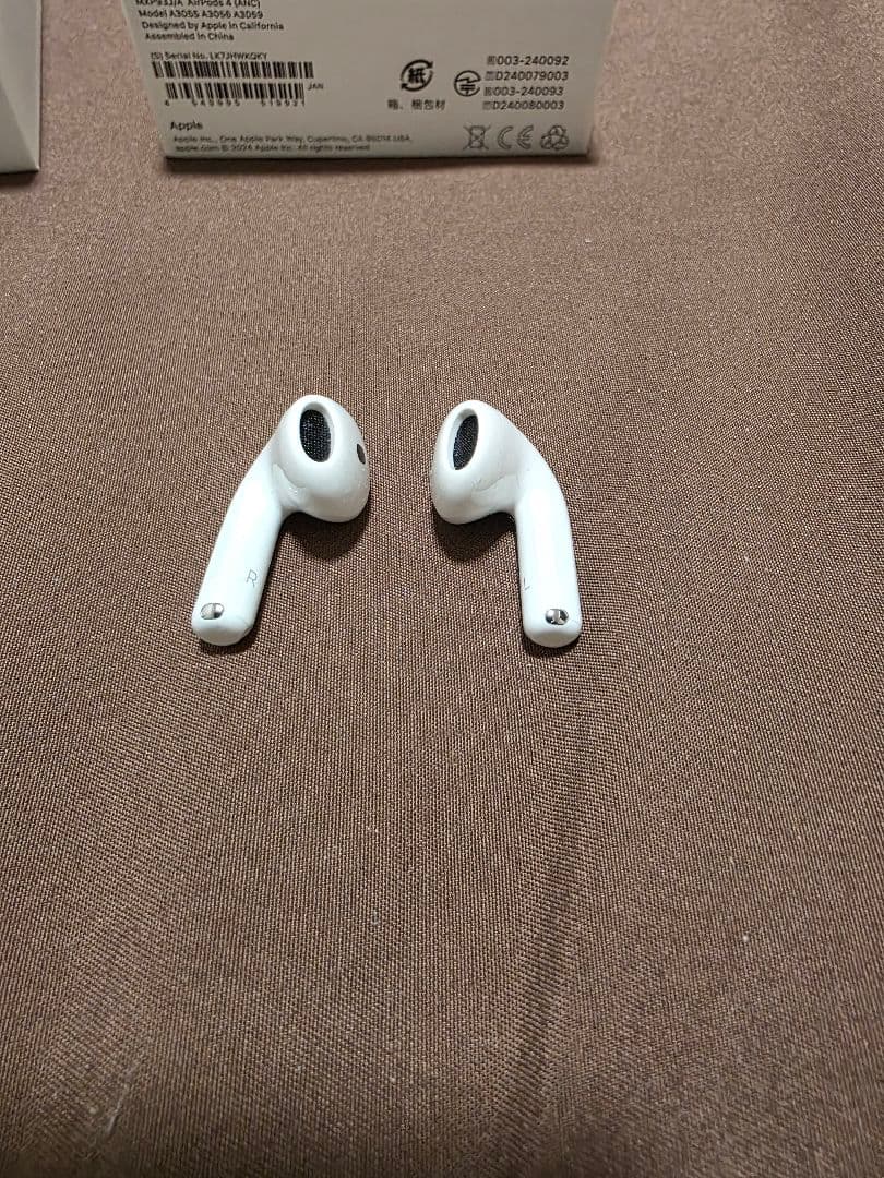 Airpods 4(第4世代　アクティブノイズ キャンセリング搭載モデル)ANC