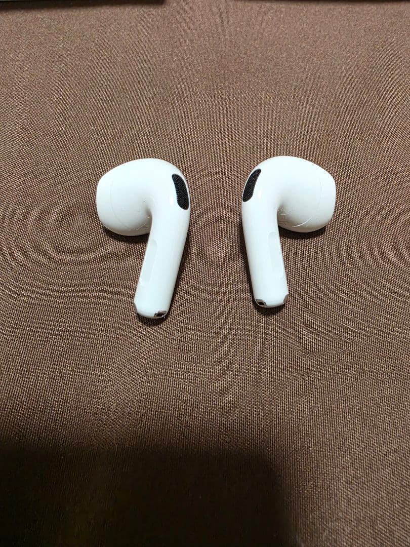 Airpods 4(第4世代　アクティブノイズ キャンセリング搭載モデル)ANC