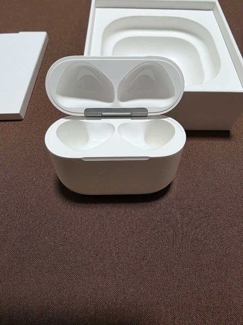 Airpods 4(第4世代　アクティブノイズ キャンセリング搭載モデル)ANC