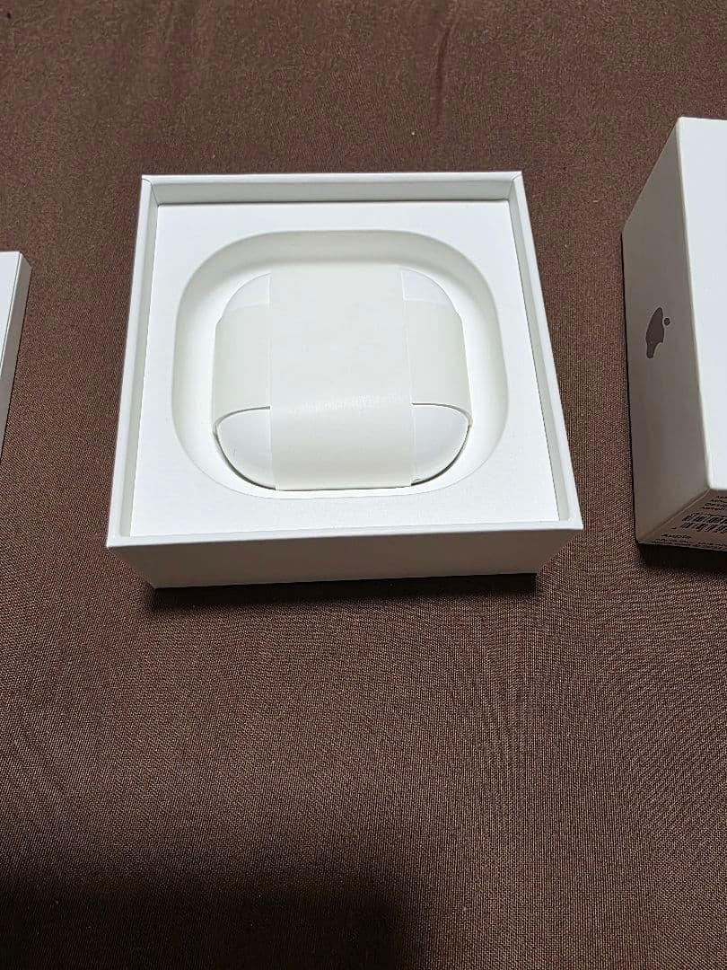 Airpods 4(第4世代　アクティブノイズ キャンセリング搭載モデル)ANC