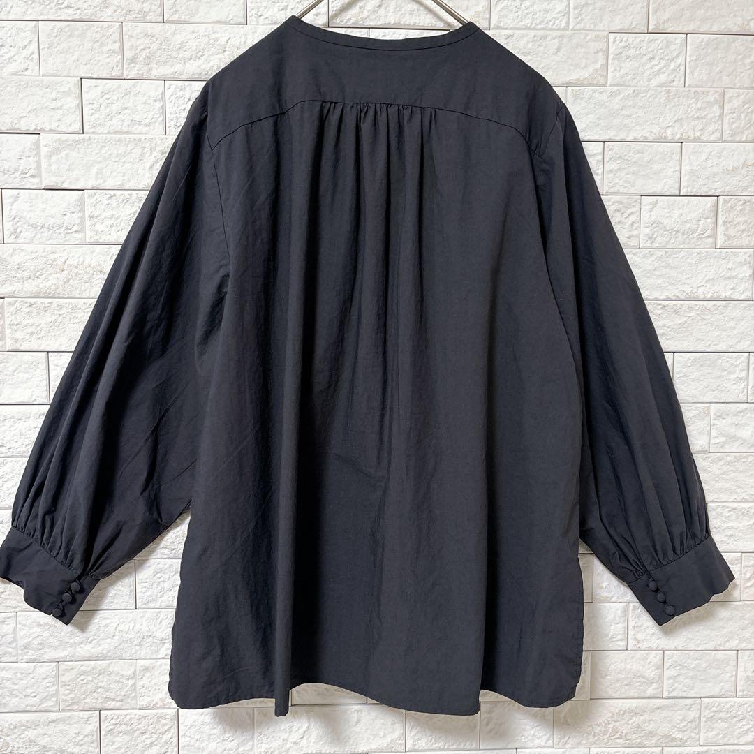 pot and tea 釦たくさんブラウス ノーカラー 濃グレー スミクロ　M