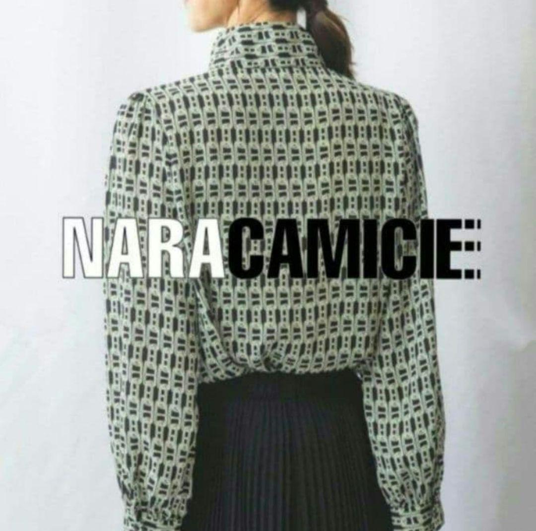 【極美品28600円】ナラカミーチェ♦️女子アナ✨チェーンプリントスタンドカラー