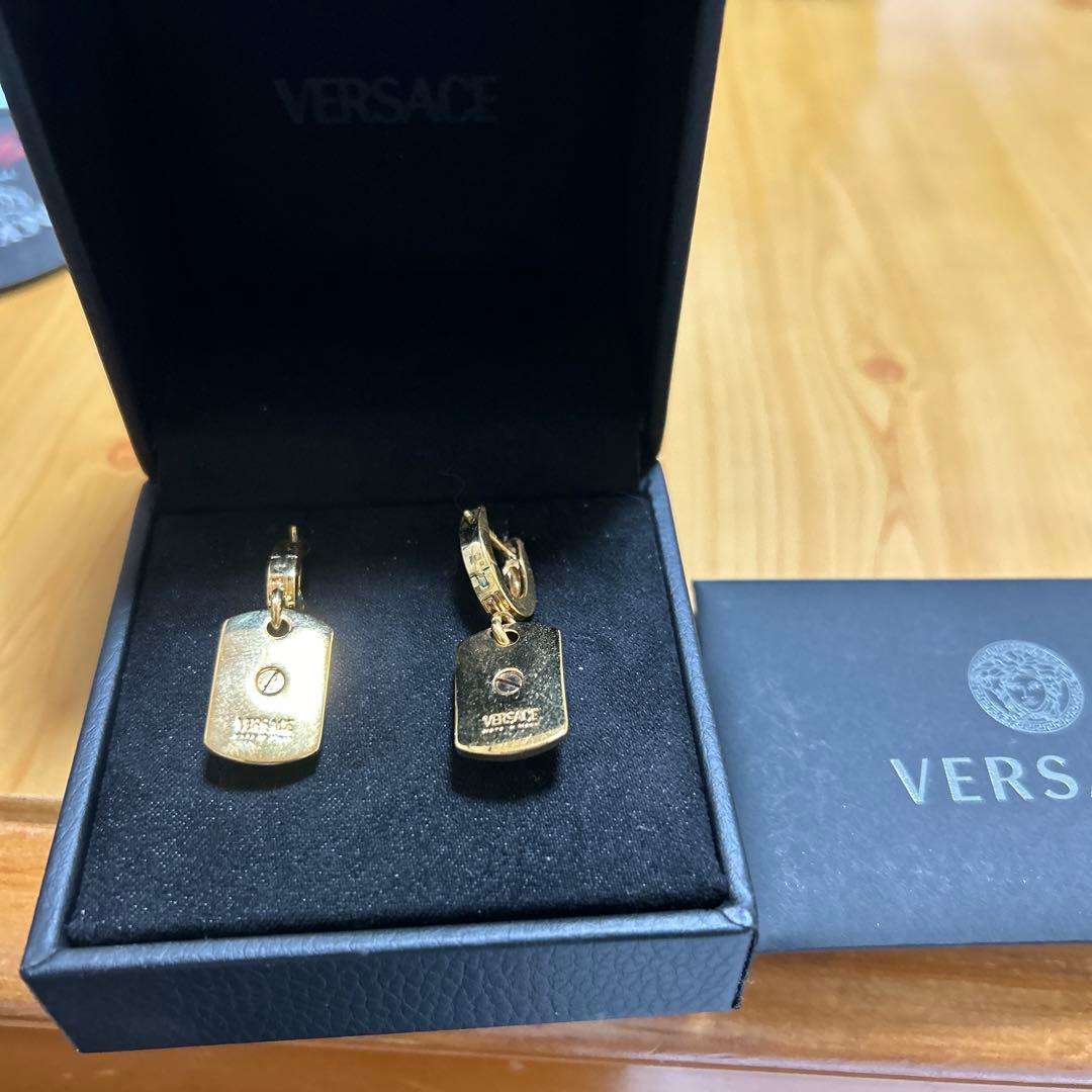 VERSACE ゴールド フックピアス ライオンヘッド