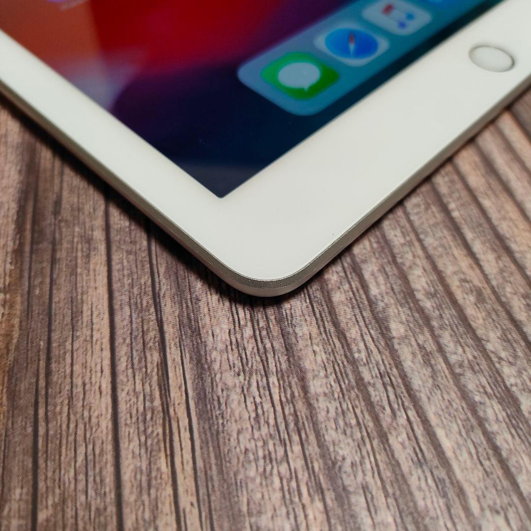 apple iPad 第6世代 32GB SIMフリー シルバー 美品