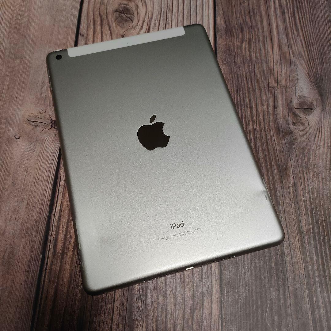 apple iPad 第6世代 32GB SIMフリー シルバー 美品