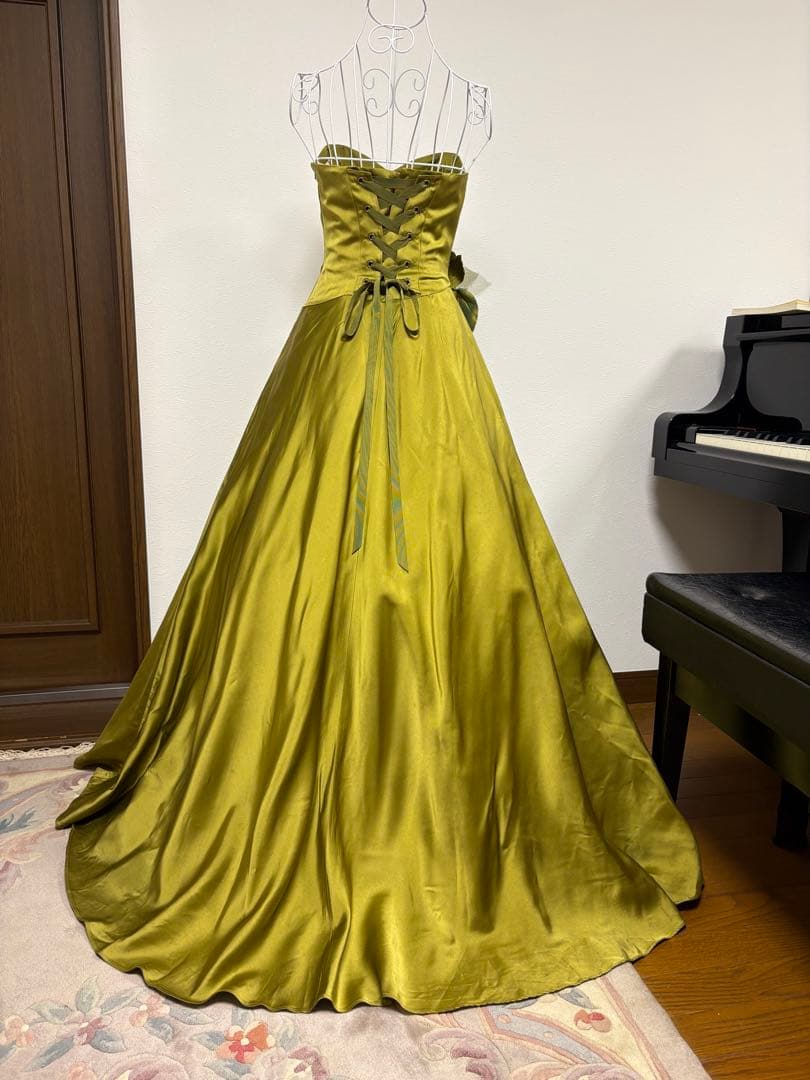 AIMER エメ　モスグリーンのドレス