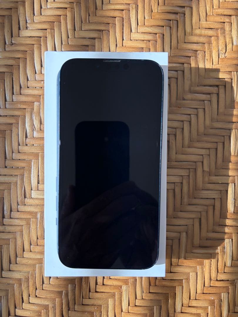 美品□Apple iPhone 13 128ブラック ケーブル アダプター箱付き