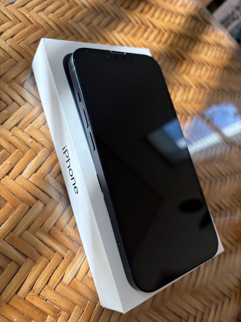 美品□Apple iPhone 13 128ブラック ケーブル アダプター箱付き