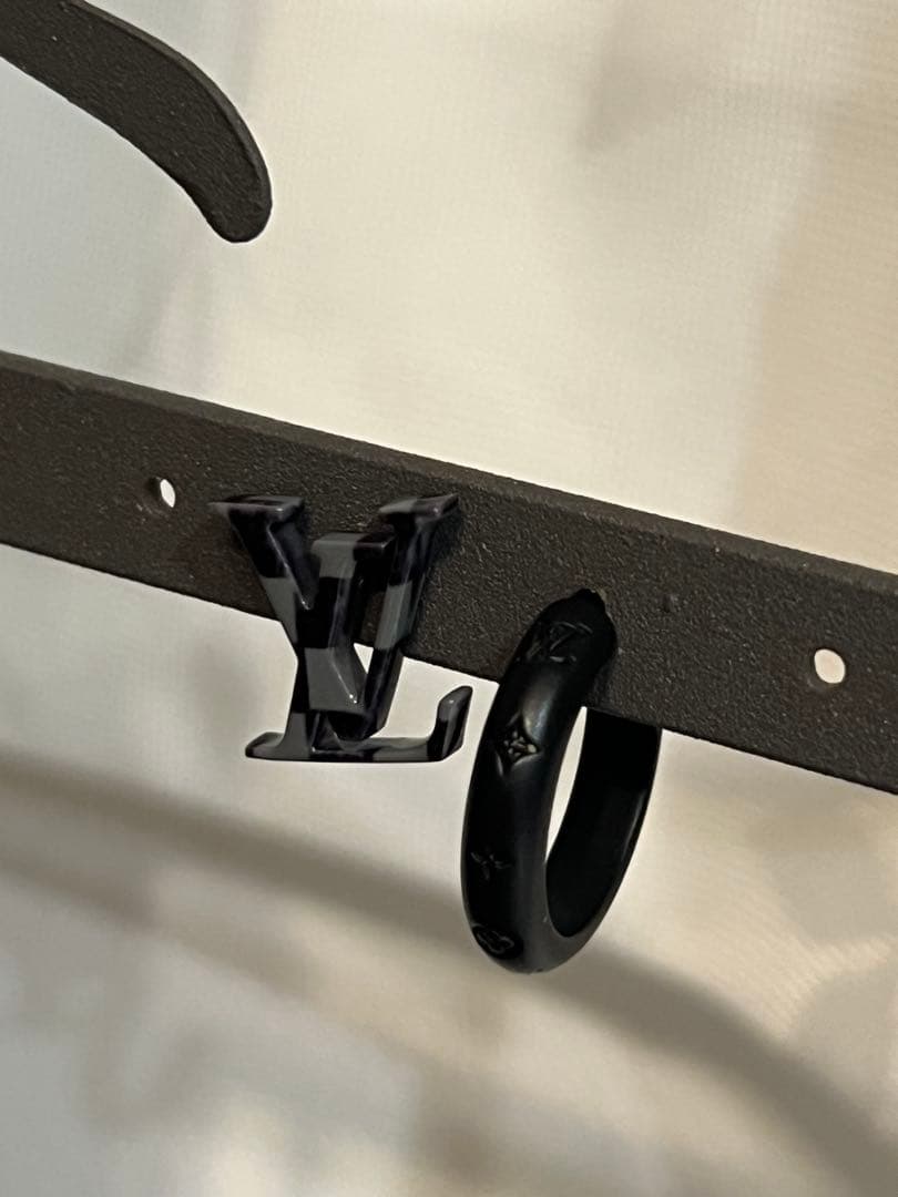 ヴィトン ブックル・ダミエ LVピアス ロゴ MP3193