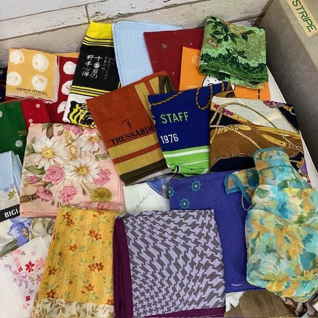 スカーフ ハンカチ大量まとめ　フェンディ CELINE YSL他 60枚以上