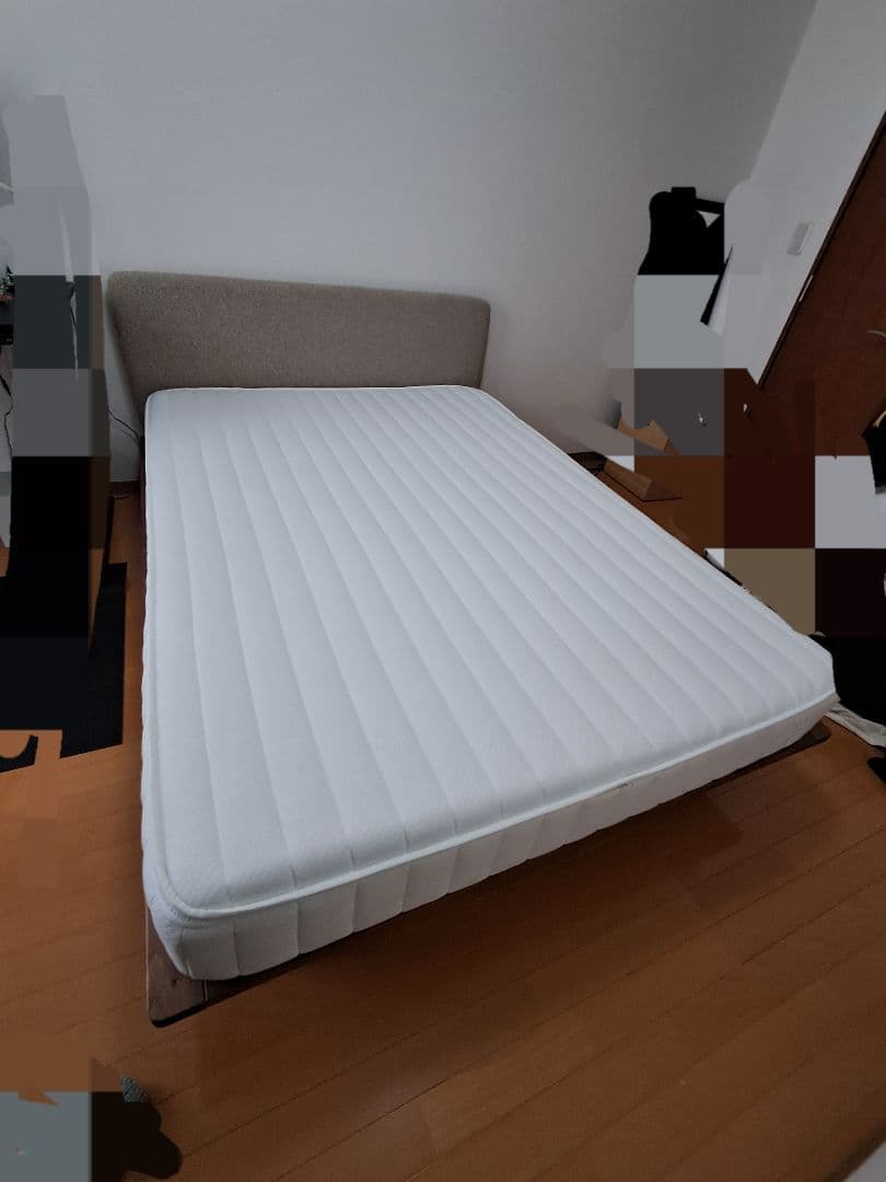 そこら辺のとある人 ベッドフレーム/ヘッドボード+脚付とマットレスセット