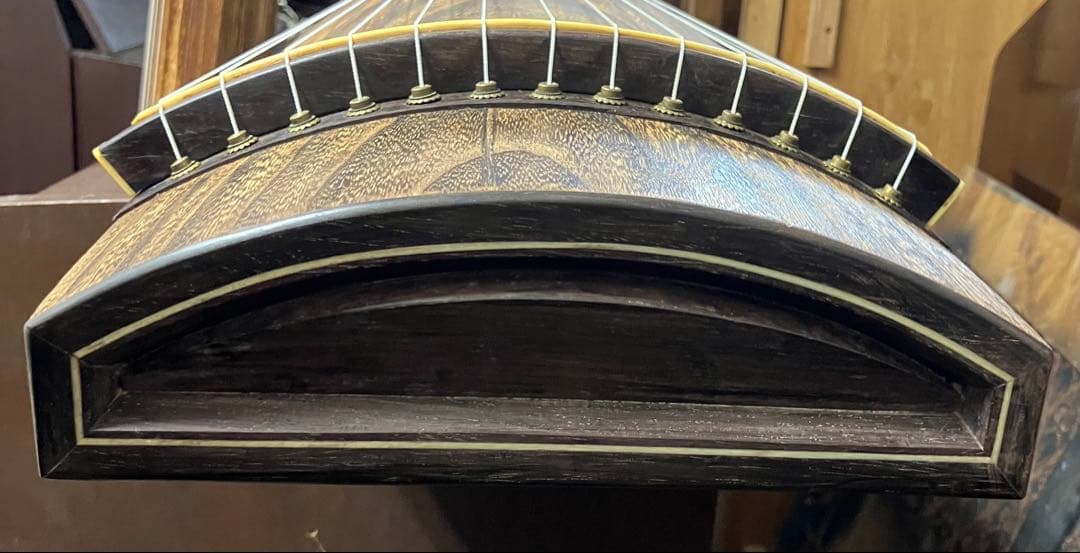 13弦お琴 並甲、すだれ掘り 琴柱、猫足他一式付き 弦も新しく、傷も少ない