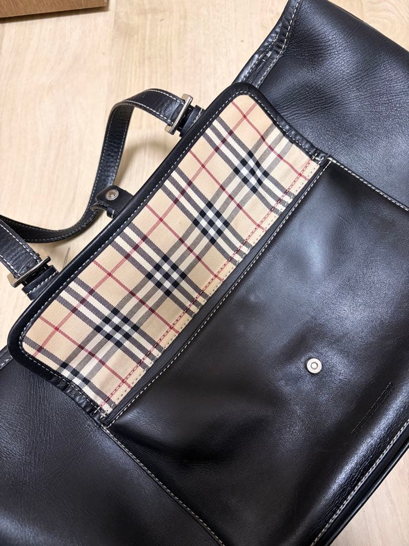 Burberry ブラックレザービジネストートバッグ