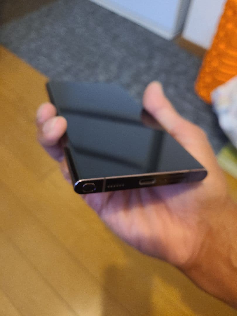 Samsung Galaxy S22 Ultra 本体　シムフリー　ケース付き