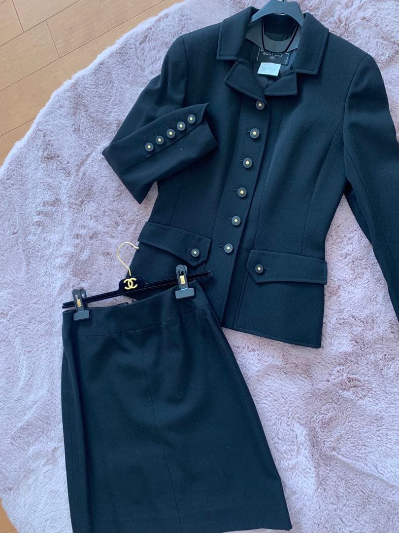 CHANEL シャネルスーツ黒　レディース スカートスーツ