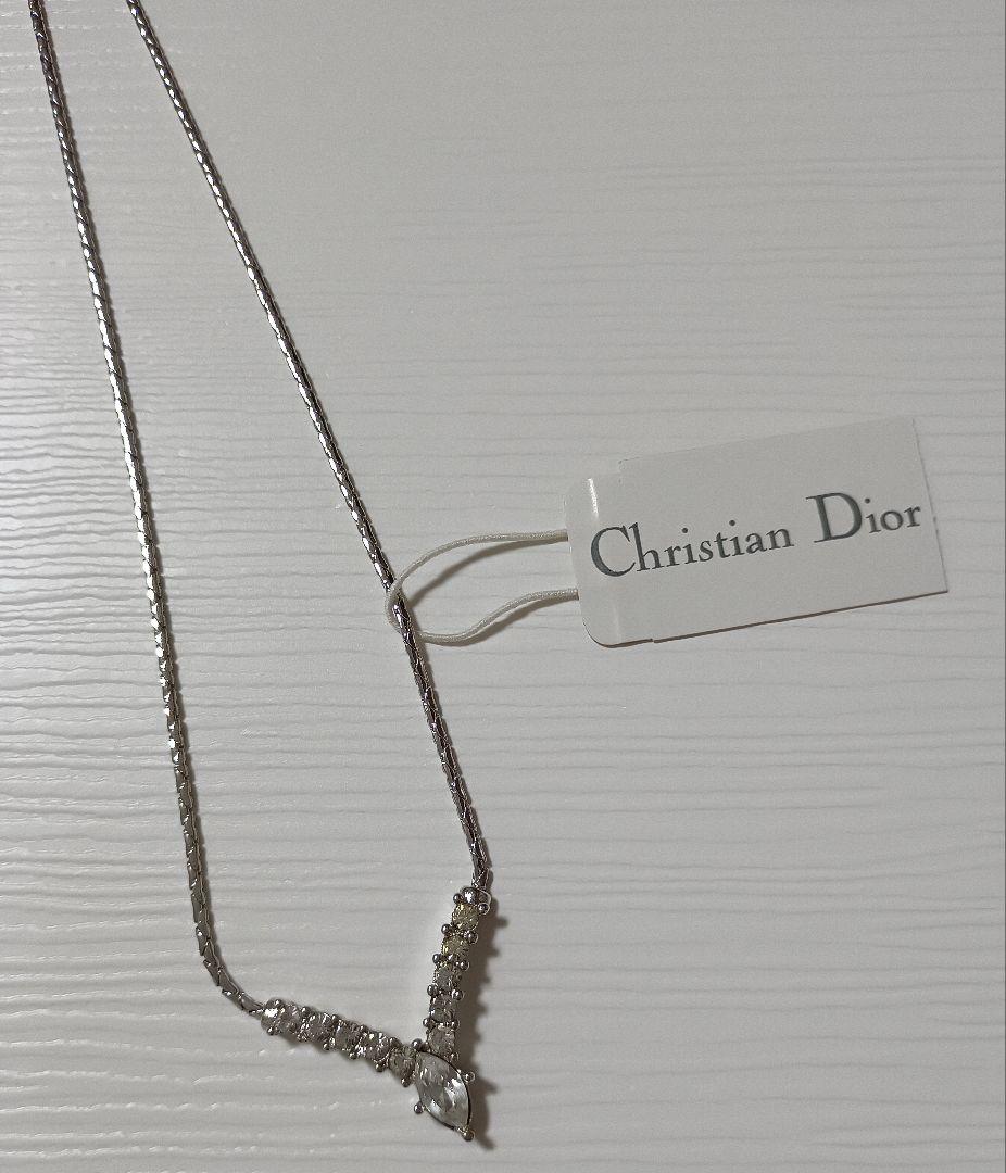 【クリスチャン・ディオール】Ｖモチーフ　ネックレス　シルバーカラー