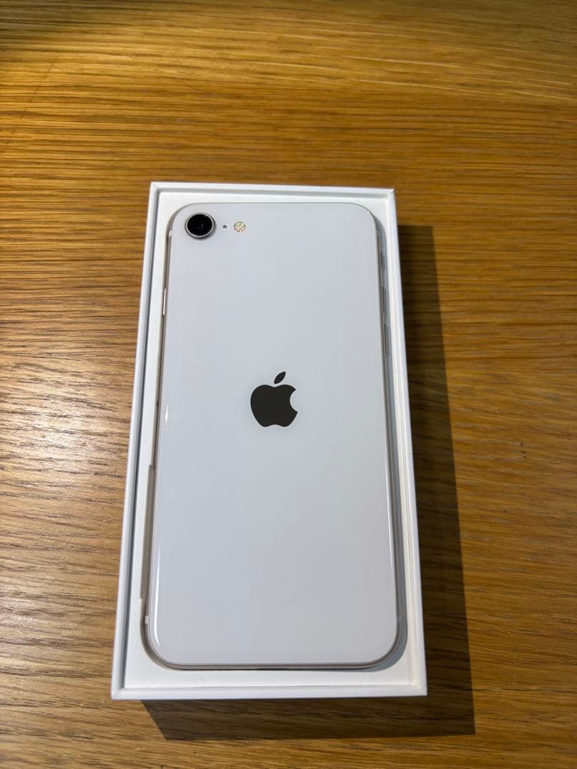 iPhone SE (第3世代) 64gb スターライト 本体