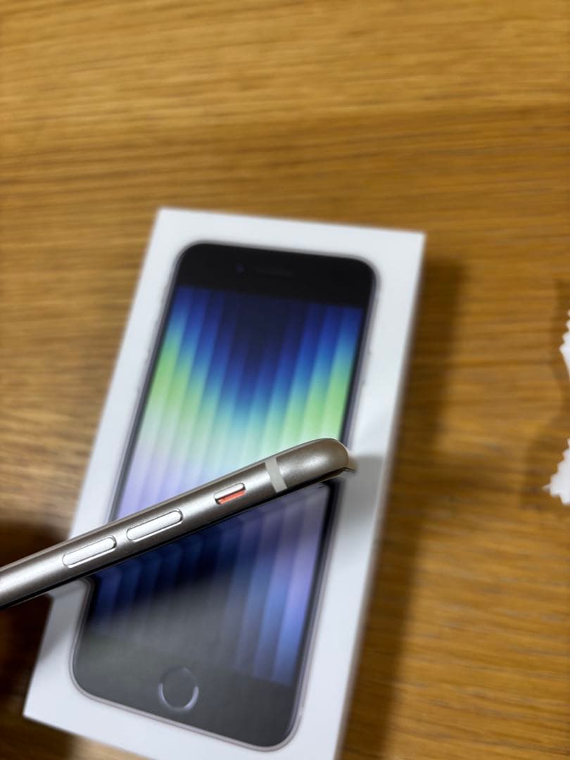 iPhone SE (第3世代) 64gb スターライト 本体