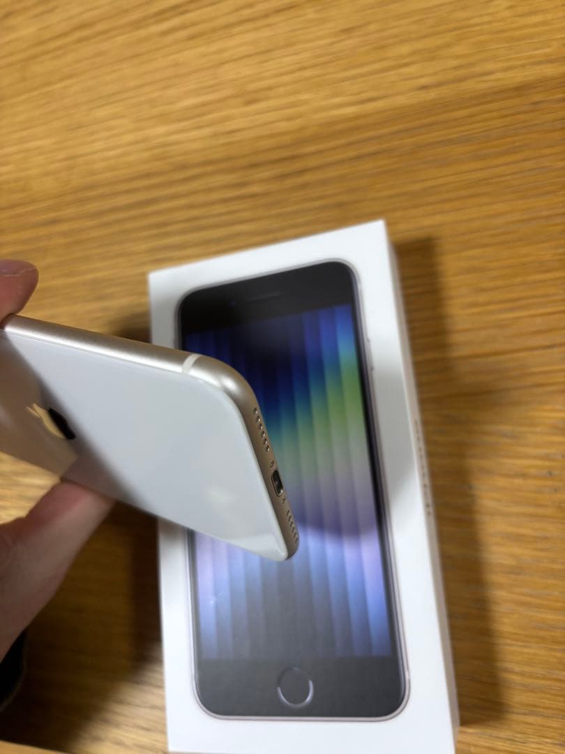 iPhone SE (第3世代) 64gb スターライト 本体