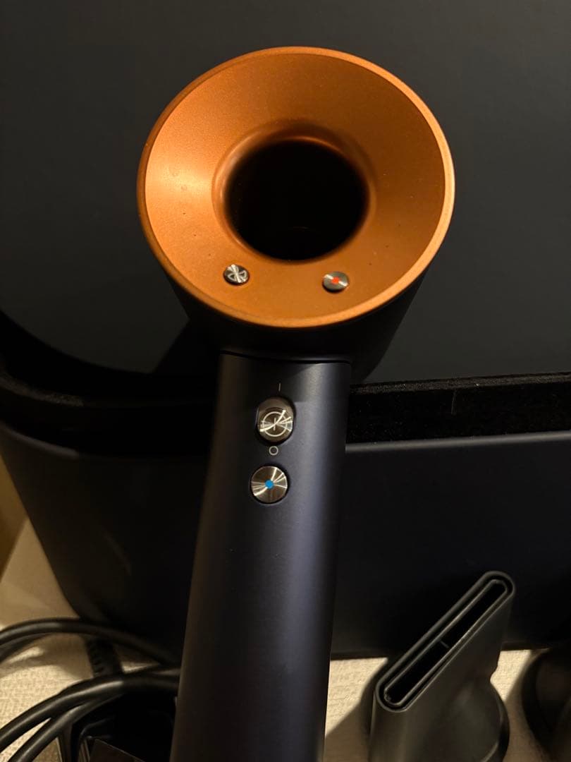 ダイソンドライヤー HD08 収納ボックス付き　ダークブルー／コッパー