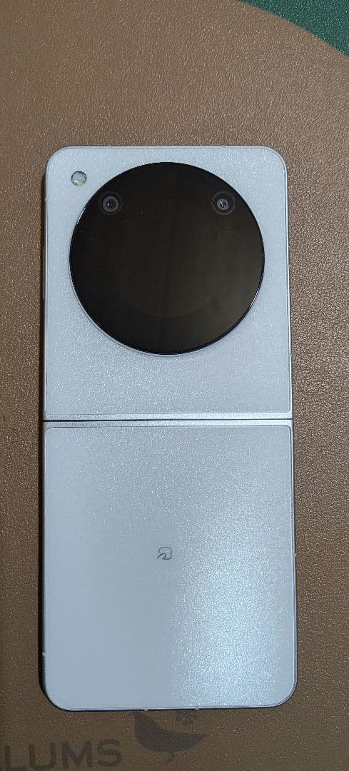 n*）様 美品・Libero Flipホワイト Y!mobile