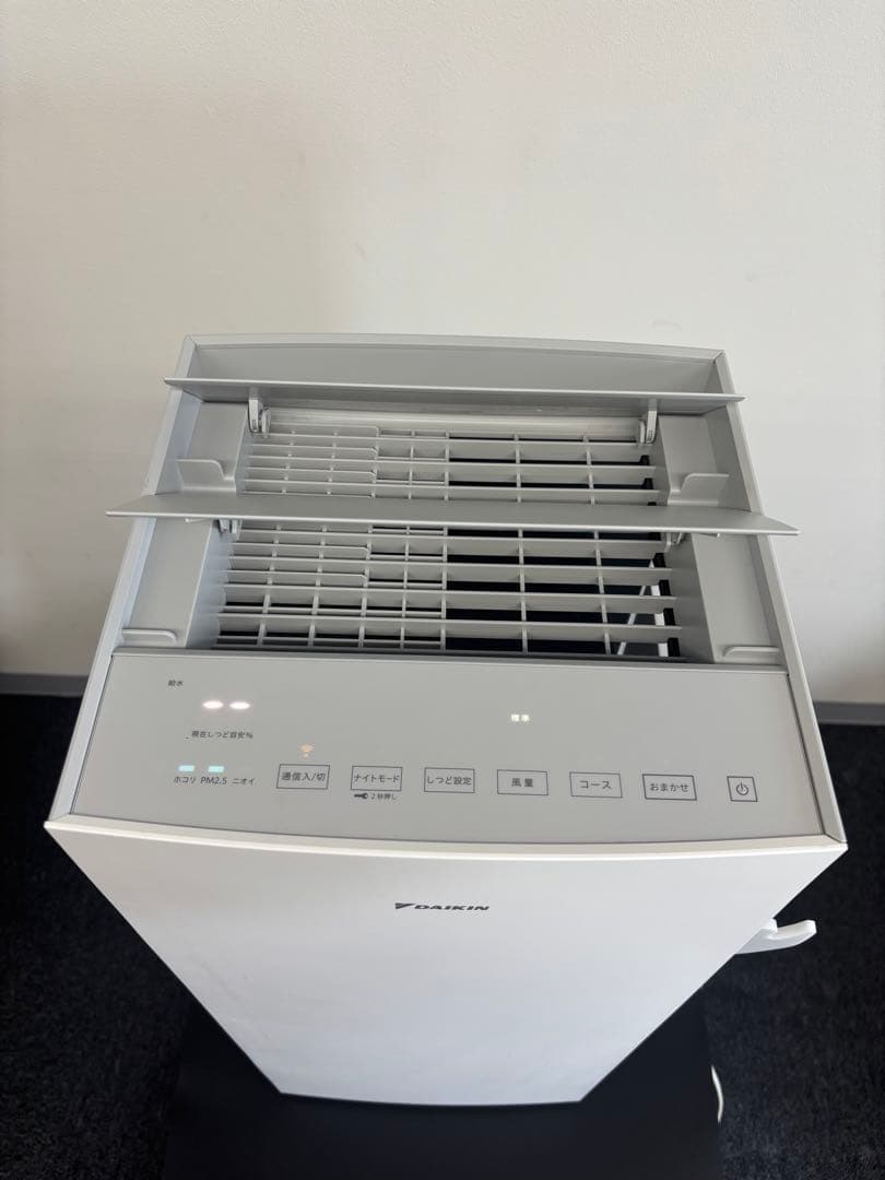 【ほぼ新品】DAIKIN ダイキン　空気清浄機 MCK70ZE2-W