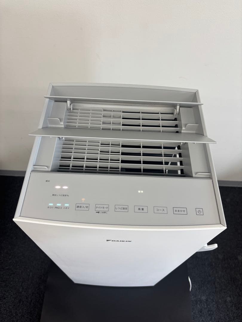 【ほぼ新品】DAIKIN ダイキン　空気清浄機 MCK70ZE2-W