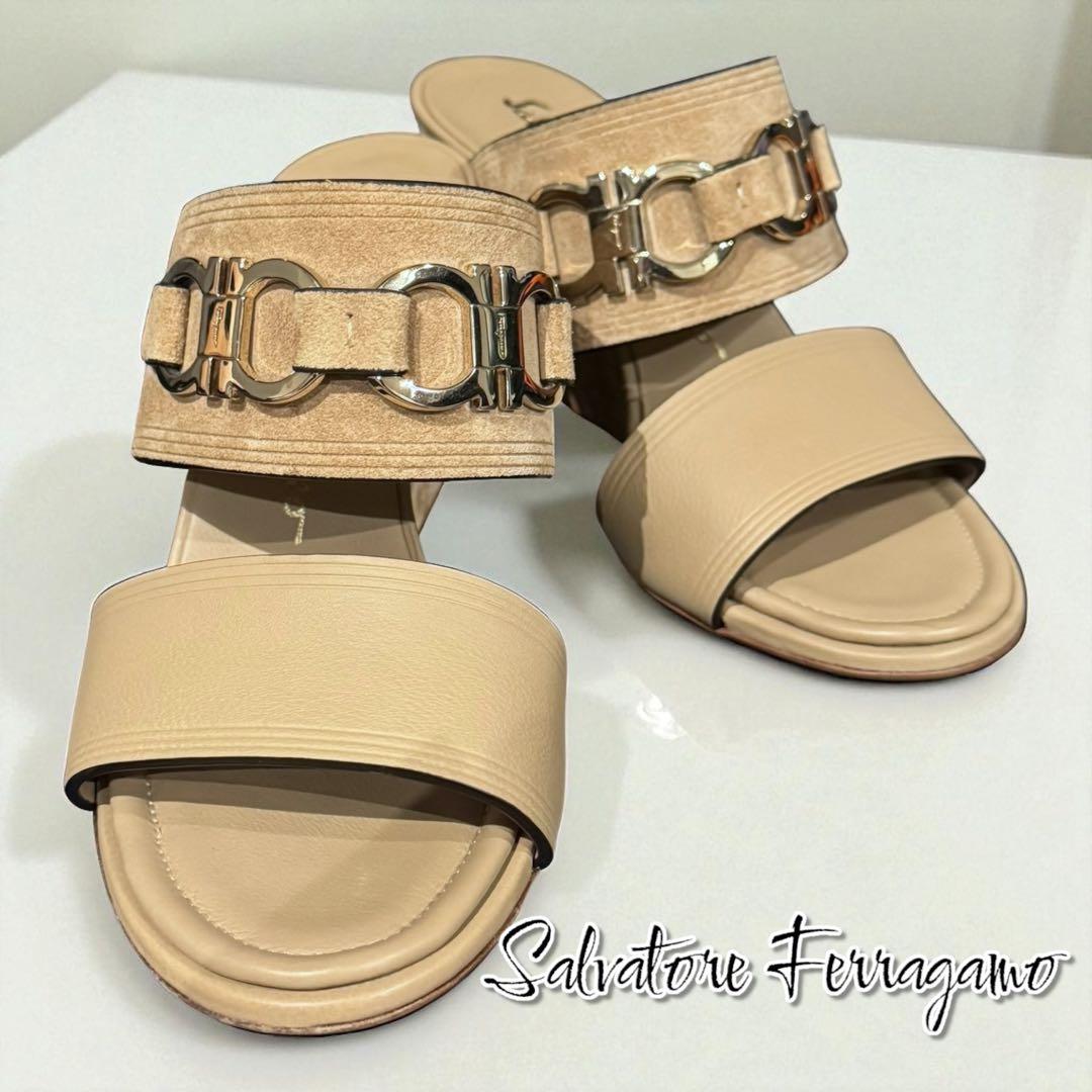 や*ん様 【美品】Salvatore Ferragamo ベージュサンダル　ガン