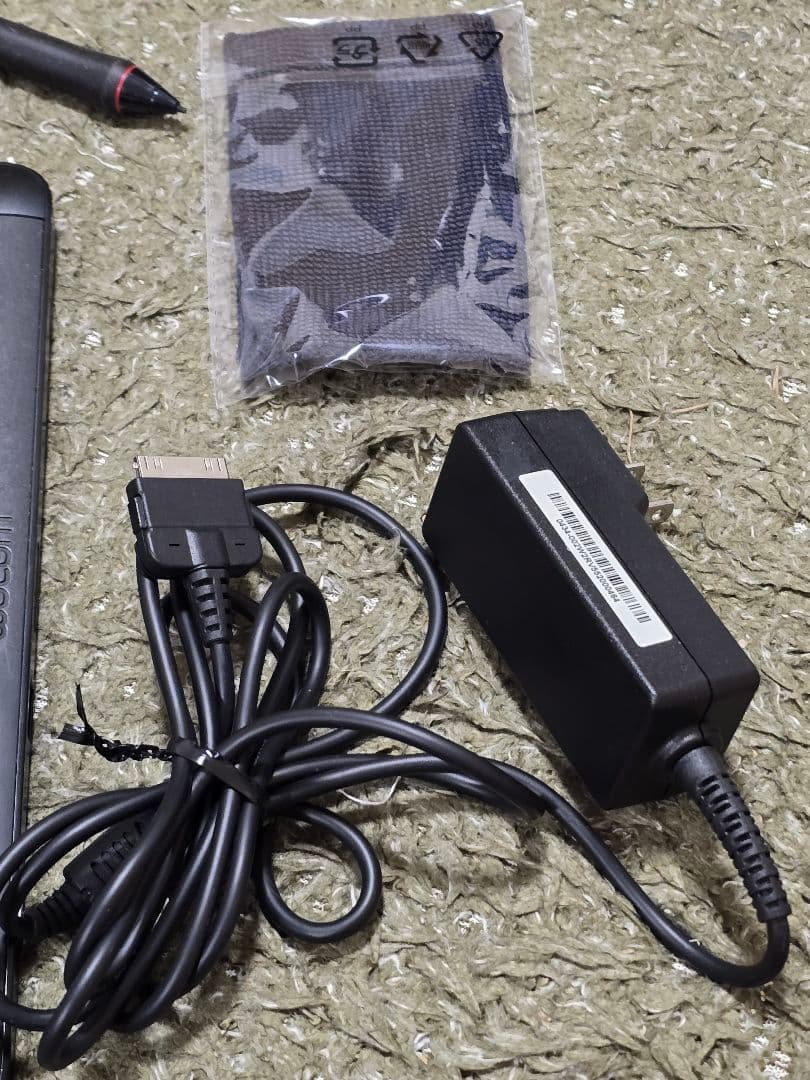 WACOM Cintiq 13HD ペンタブレット DTK-1301