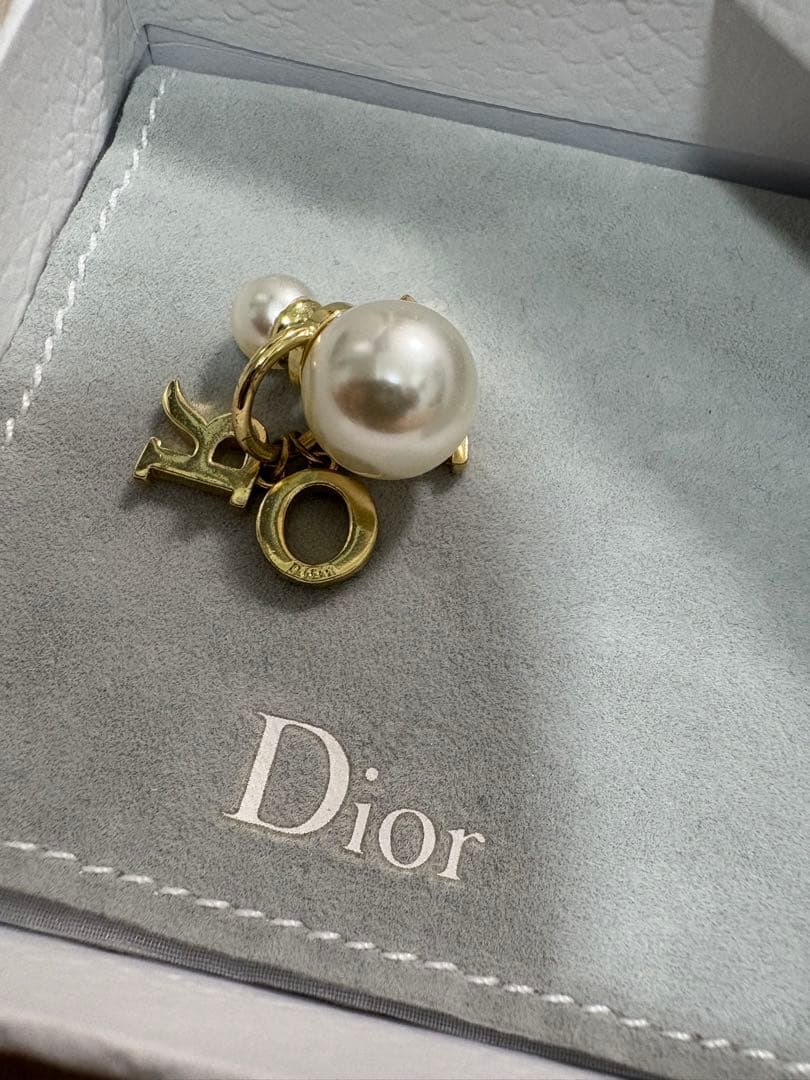 Dior ロゴパール片耳用ピアス