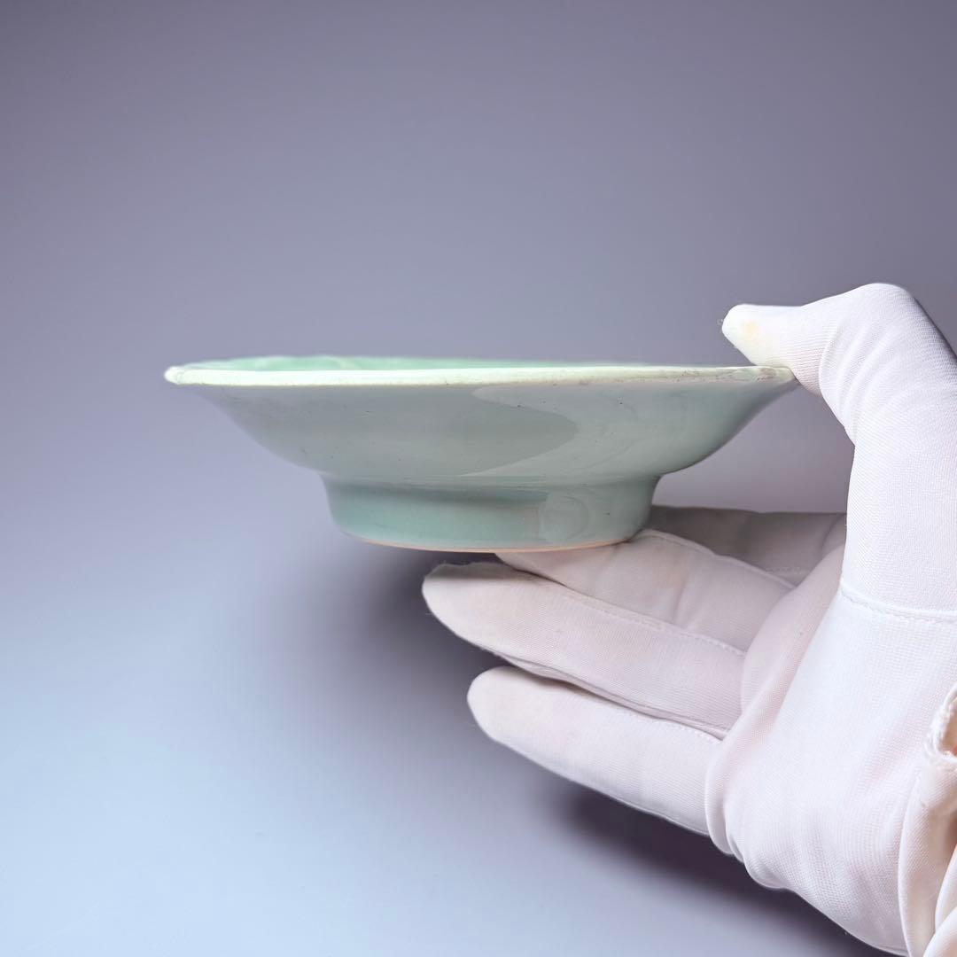 古伊万里 鍋島青磁 後期鍋島 大根 陽刻文 五寸皿 1750年代前後　図録