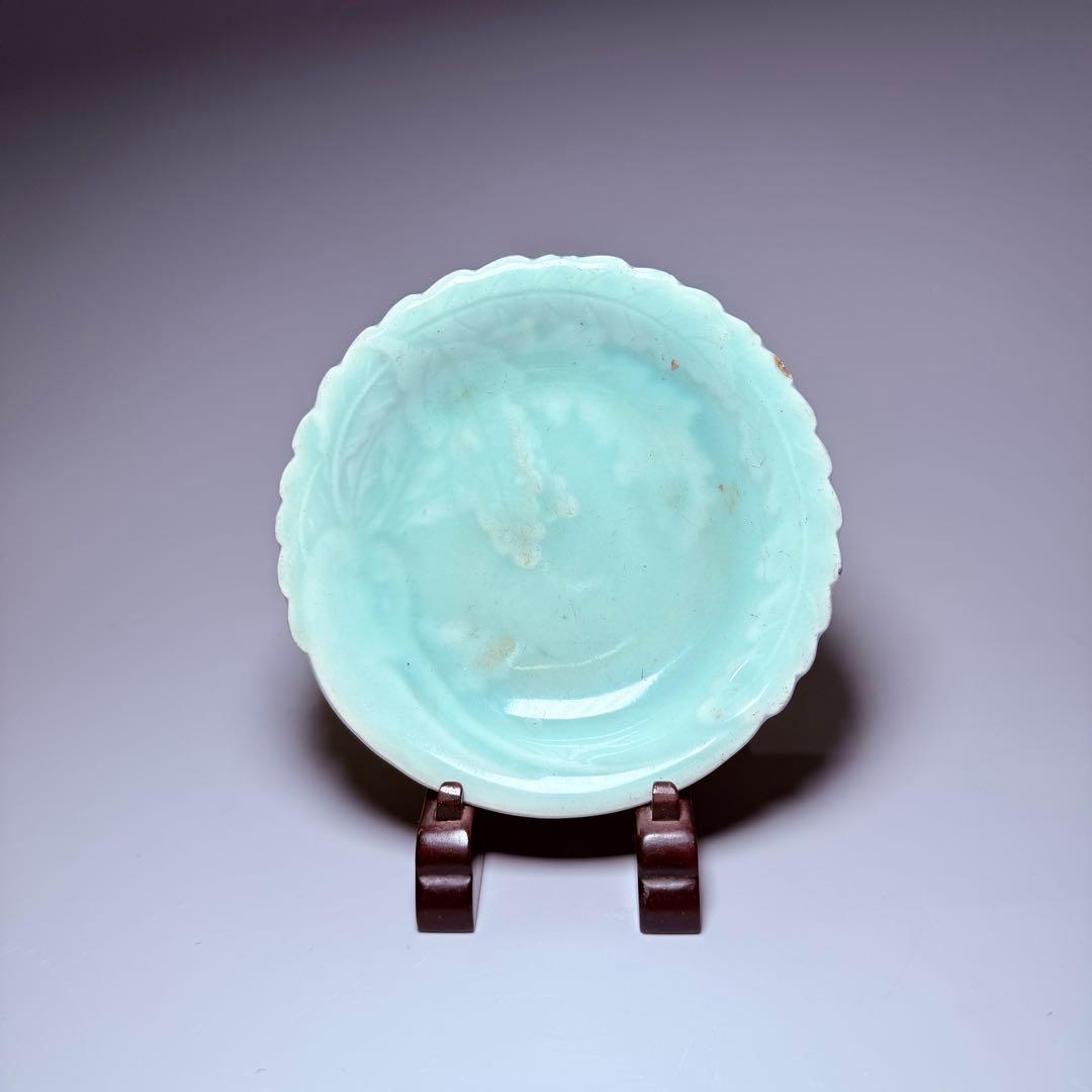 古伊万里 鍋島青磁 後期鍋島 大根 陽刻文 五寸皿 1750年代前後　図録