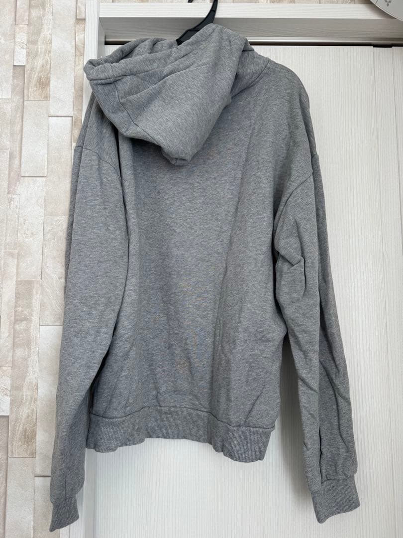 セリーヌ　スタッズ付きパーカー