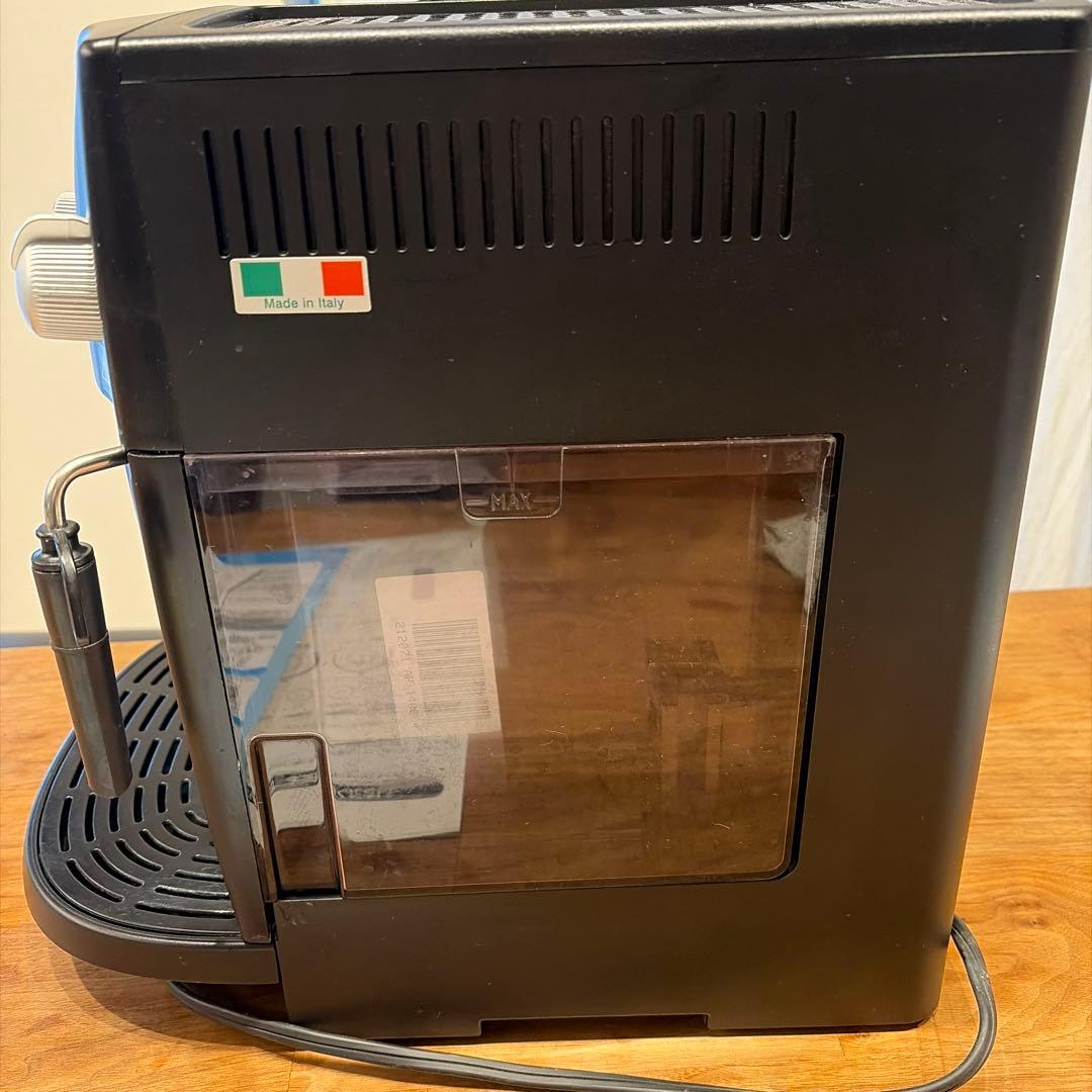 デロンギ　全自動コーヒーマシン