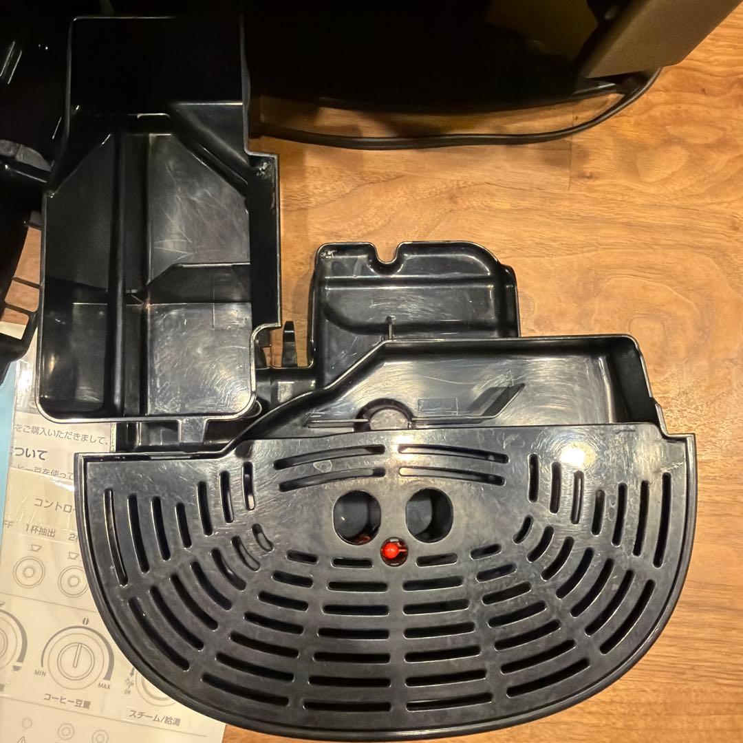 デロンギ　全自動コーヒーマシン